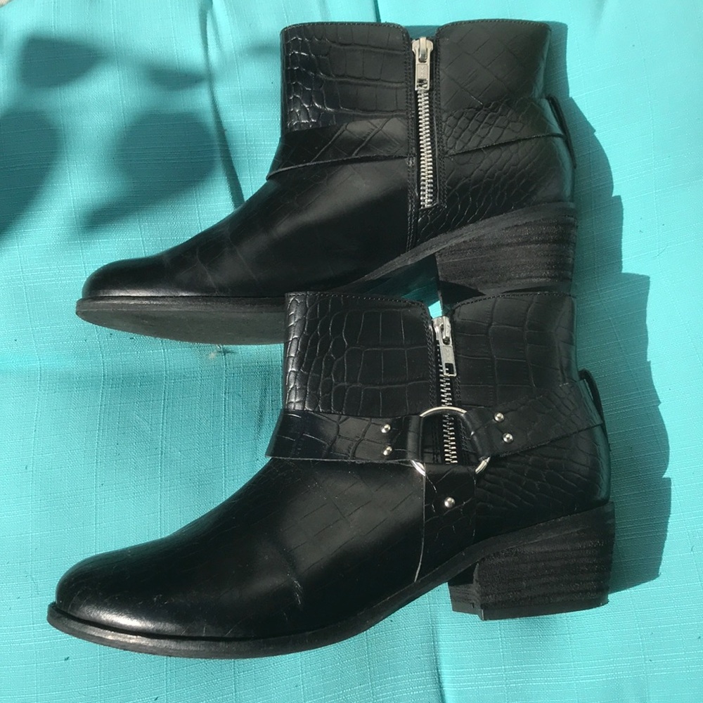 Stunning Mephisto black ankle boots